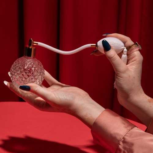 Pheromone-perfumes